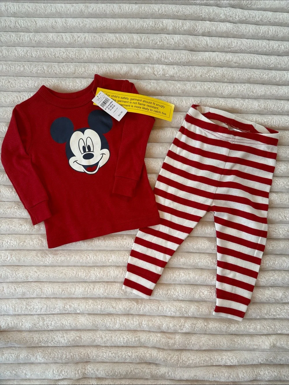 GAP bright red